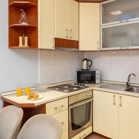 Brkic With Private Parking Apartman *